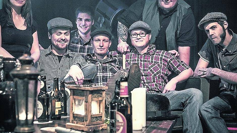  „The O’Reillys and the Paddyhats“ sorgen für irische Stimmung im Osterather Kanapee. 