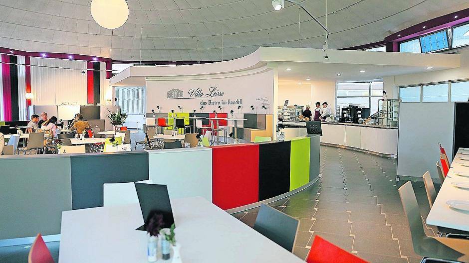 Hell, farbenfroh und einladend - das ist die neue Cafeteria des Elisabeth Krankenhauses in Rheydt.