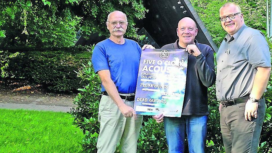 Sie wollen die Konzertmuschel im Volksgarten aus ihrem Dornröschenschlaf erwecken: (v.l.) Walter Riettiens, Kurt Schmidt und Hermann-Josef Krichel-Mäurer stellen die neue Musikreihe im Volksgarten vor.