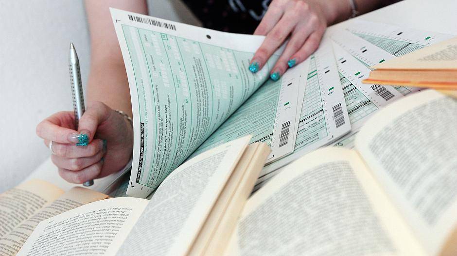  Mit Setuersoftware erspart man sich das lästige Ausfüllen der Steuererklärung per Hand. 