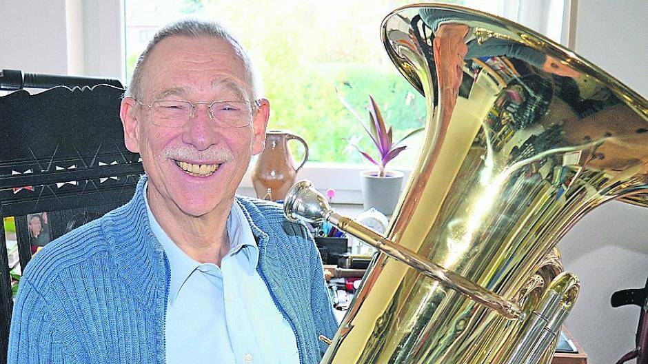  Ex-Pfarrer Hans-Ulrich Rosocha hat die Liebe zum Tuba-Spiel entdeckt. Für den Extra-Tipp spricht er über den Sinn des Weihnachtsfestes. 