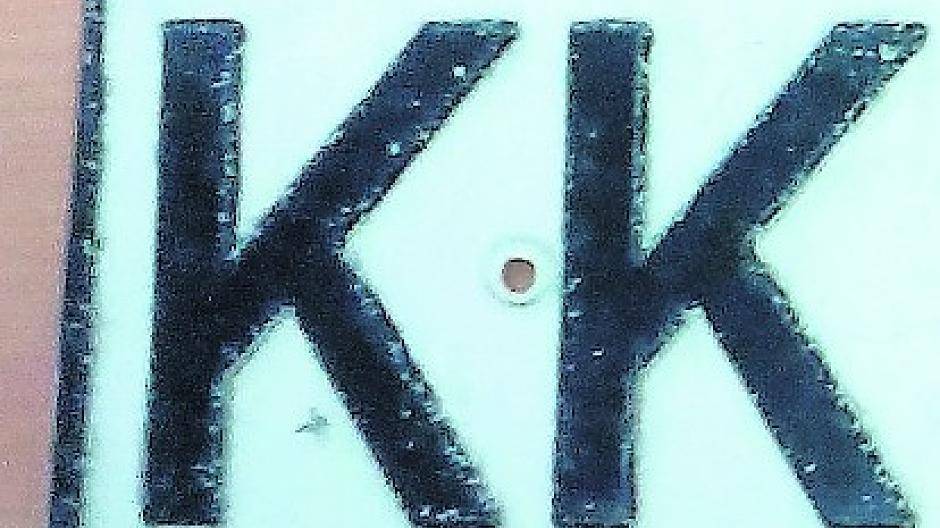 Der Lack der 70er Jahre ist fast ab, aber bald gibt es frische Kennzeichen: Ab 2. März sind wieder KK-Autoschilder im Kreis Viersen möglich.