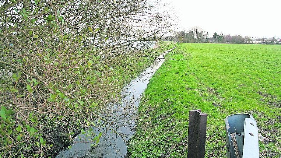  Still fließt der Flöthbach. Es wird kein Naturistenweg gebaut. Die Redaktion hat sich lediglich einen Aprilscherz erlaubt. 