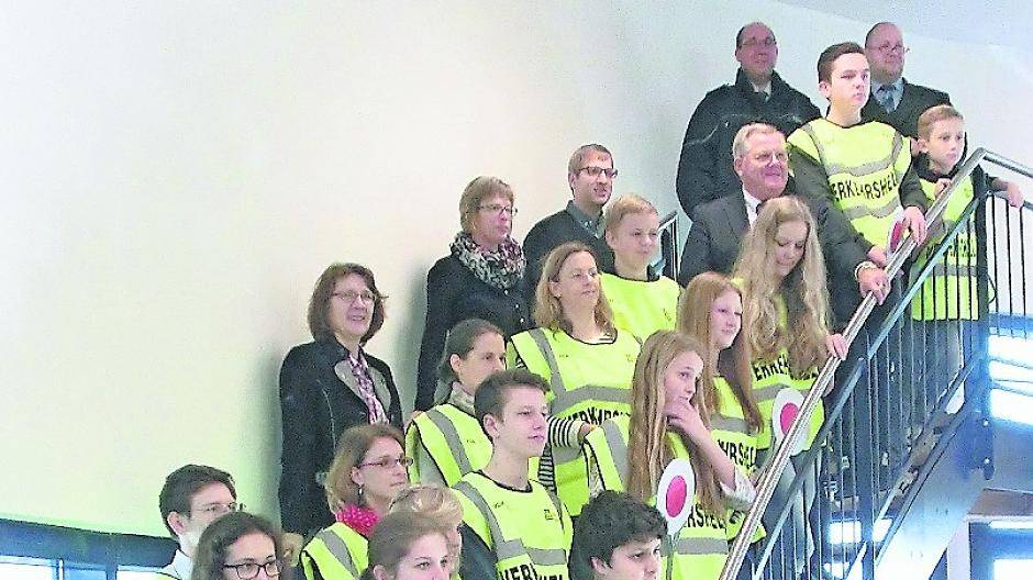 Schülerlotsen machen demnächst den Schulweg der Kinder sicherer, welche die Albert-Schweitzer-Schule besuchen.