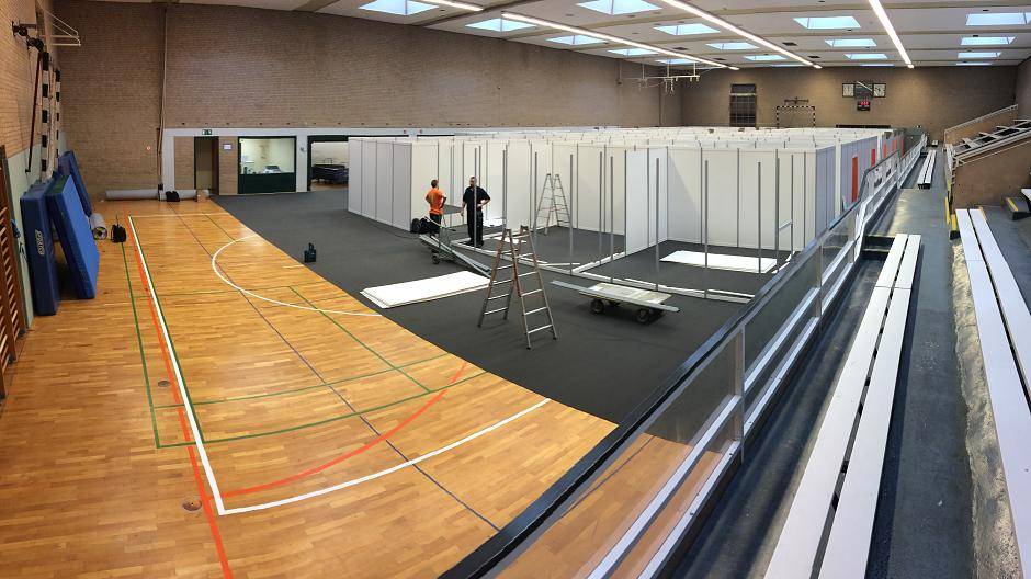 Die Kabinen bestehen aus Alu-Ständerwerk und Rigipsplatten. Damit bieten sie Sichtschutz.