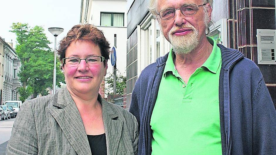 Martina Maaßen (Landtagsabgeordnete der Grünen) und Norbert Dohmen (Stadtrat) fordern, dass die Stadt Viersen Wohnungen für Flüchtlinge anmietet.