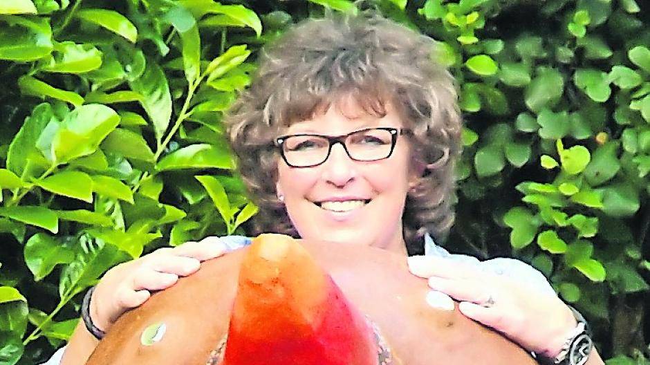  Angelika Stegers aus Dornbusch ist Hobbykünstlerin. Ihr Hauptutensil ihrer Arbeiten ist Beton. 