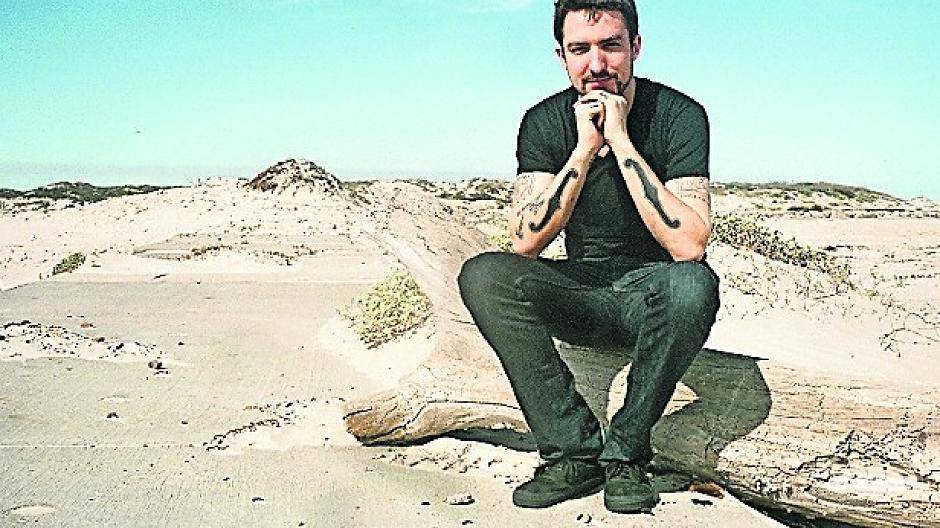  So wie im vergangenen Jahr wird die Stimmung auch bei der diesjährigen Auflage von Eier mit Speck grandios sein (Foto oben). Dafür sorgen unter anderem Frank Turner (unten links) und Skindred (unten rechts). 