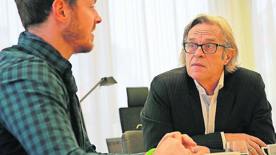 Extra-Tipp-Redakteur Dirk Kamps (links) sprach jetzt mit Viersens Bürgermeister Günter Thönnessen. Beide trafen sich im Büro des Stadtoberhaupts im Stadthaus.