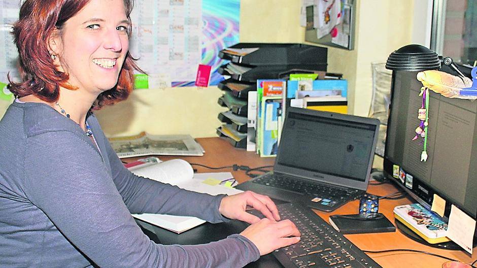  Diana Menschig bei der Arbeit. Derzeit schreibt sie an einem Historienroman. 