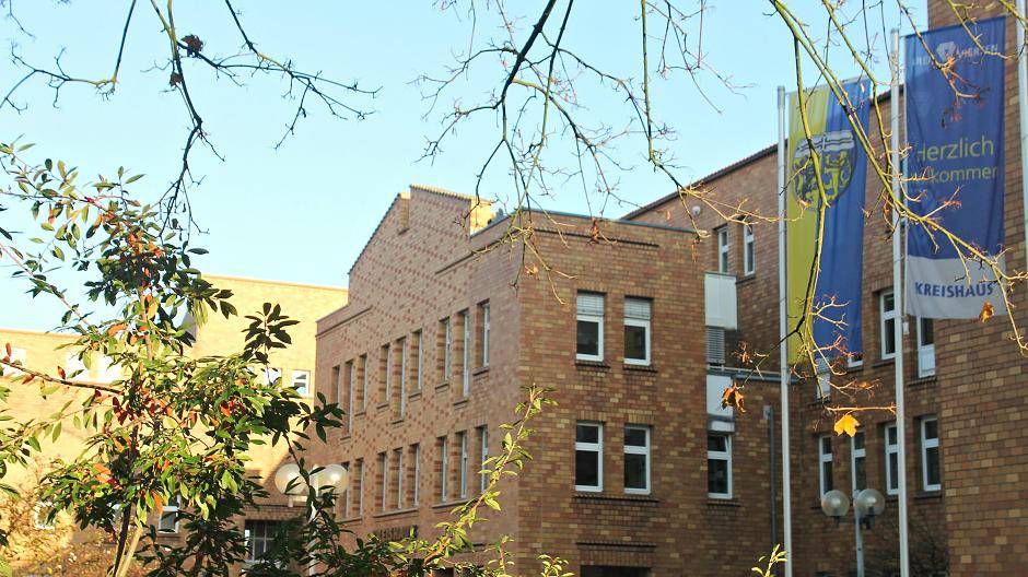 Das winterliche Kreishaus in Viersen. Die Türen bleiben in diesem Jahr vom 24. Dezember bis einschließlich 4. Januar geschlossen. Zwischen den Jahren sind Betriebsferien.