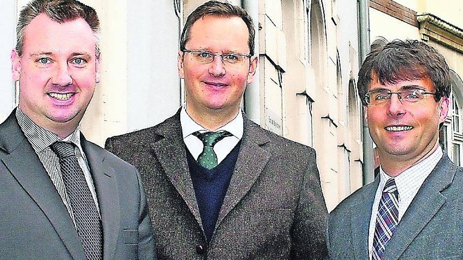Michael Aach, Vorsitzender der CDU-Kreistagsfraktion, und die beiden CDU-Landtagsabgeordneten Dr. Stefan Berger und Dr. Marcus Optendrenk (v.l.) kritisieren die Landesregierung wegen des Kommunal-Soli, der Grunderwerbssteuer und dem Landesjagdgesetz.
