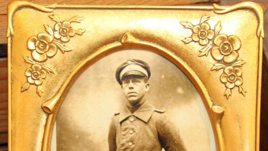 Vom Krieg gezeichnet: Der Soldat Moritz Peters kurz bevor er gegen Ende des Ersten Weltkriegs gefallen ist. Das Foto ist in der Dorenburgausstellung zu sehen.