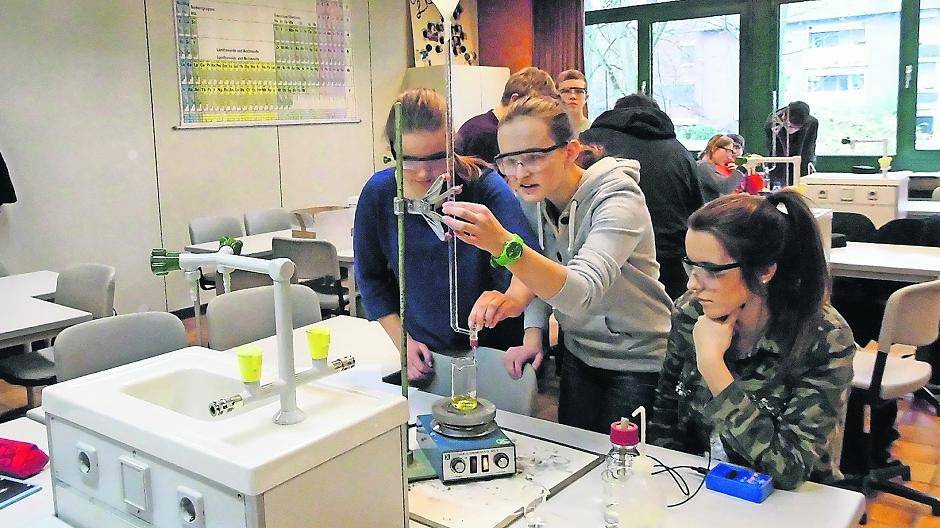  Im neuen naturwissenschaftlichen Trakt des Erasmus-Gymnasiums sind seit dem Sommer etliche Investitionen getätigt worden. 