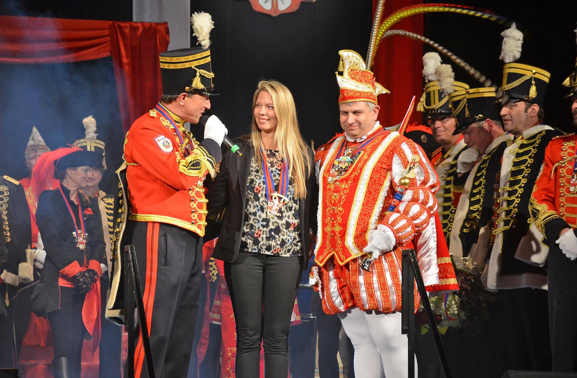 Prinzenproklamation in Viersen: Schwungvoll auf den Narrenthron