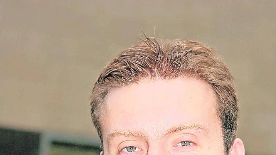 Dr. Hubertus Zilkens stellt im Osterather KulturZentrum das Werk „Rheinländer — Köpfe einer Landschaft“ vor.