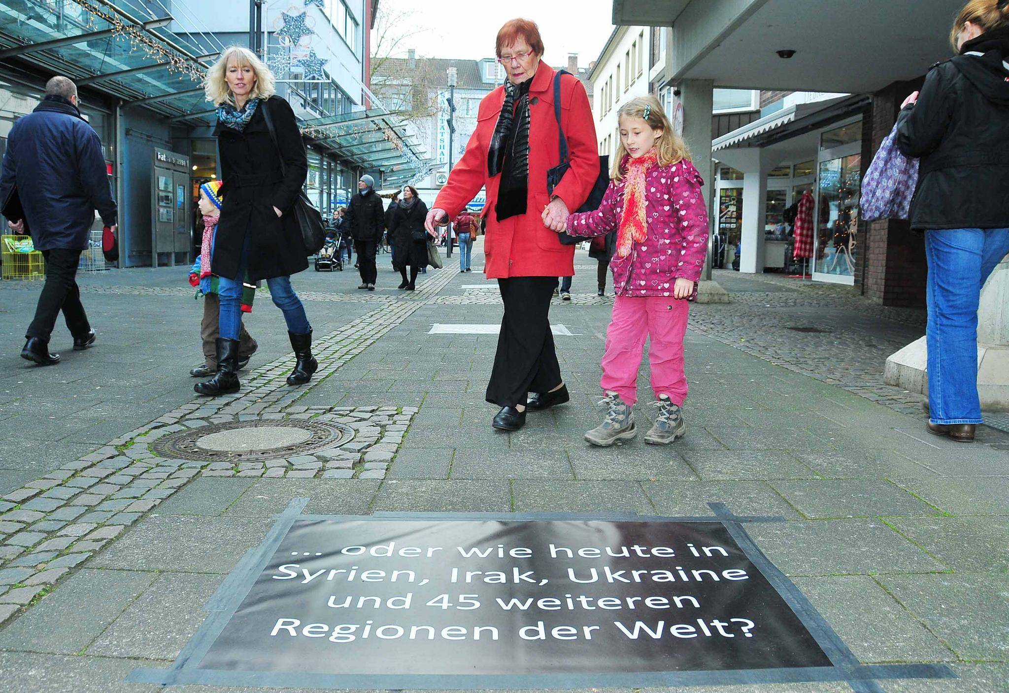  Am Samstag erinnerten Mitglieder der Europa-Union an die Beginne der beiden Weltkriege. 