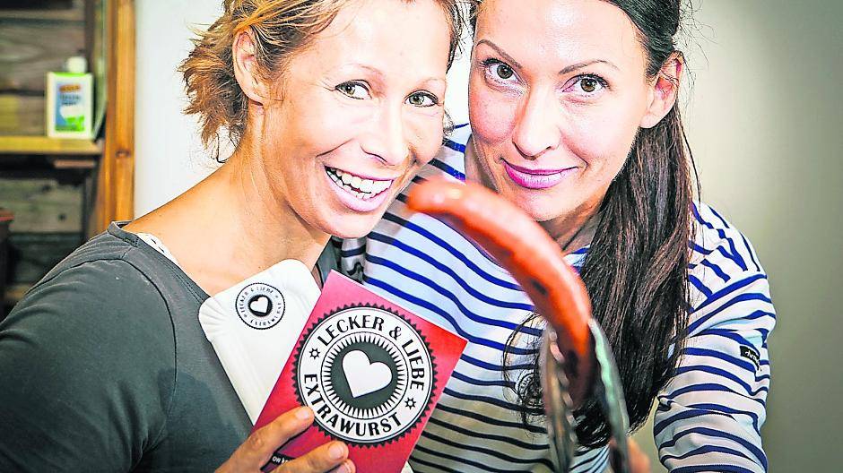 Dani von Zittwitz (r.) und ihre Freundin Nadine Oberreich (l.) haben „gesunde“ Würste entwickelt.