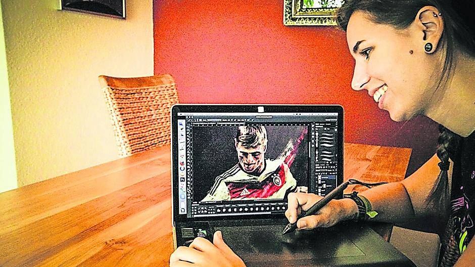  Die 24-jährige Osteratherin Kim-Vanessa Christensen ist mit ihrer „Digitalen Malerei“ recht erfolgreich. Ihre gemalten Bilder der deutschen WM-Fußballer wurden sogar in einer brasilianischen Zeitung abgedruckt.  