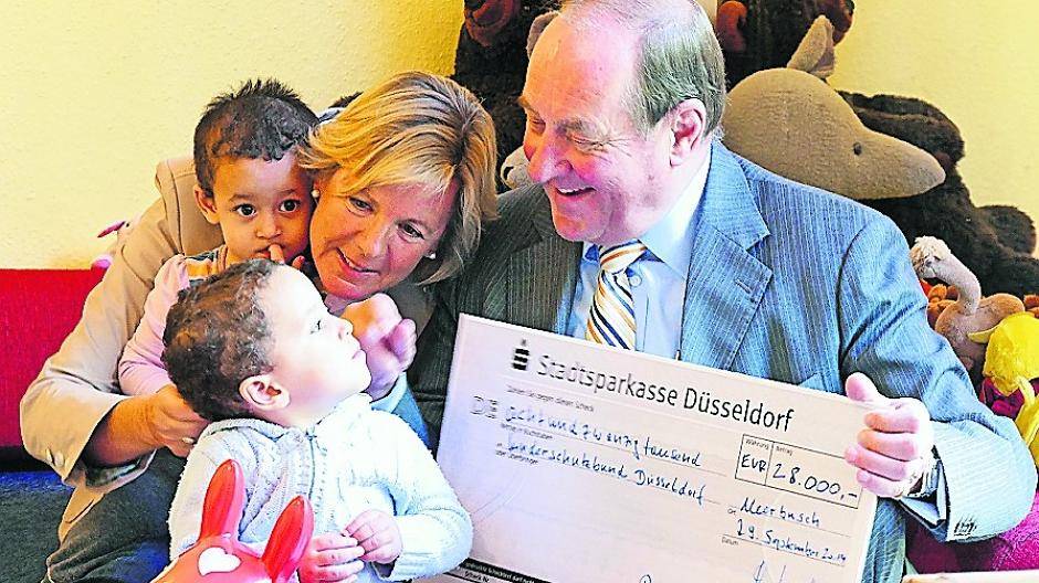  Über eine Spende in Höhe von 28 000 Euro konnte sich jetzt der Kinderschutzbund in Düsseldorf freuen. Das Geld kam von den Meerbuscher Rotariern. 