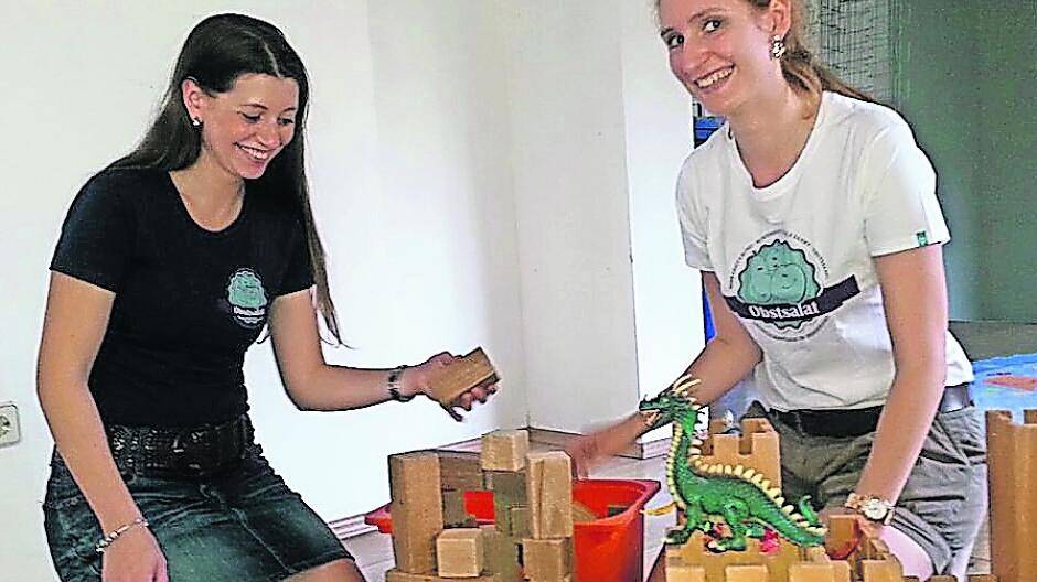 Giannina Schipani (l.) und Nadja Dünow eröffnen ab September ihre Großtagespflege „Obstsalat“ in Büderich.