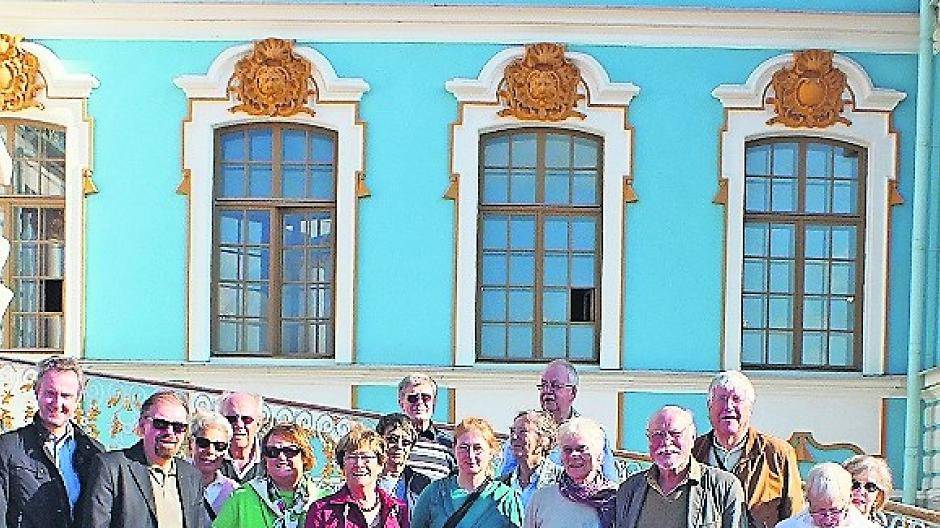  Gerne posierten die Meerbuscher vor dem Katharinenpalast in St. Petersburg. 