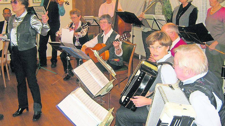  Die Gruppe „Rondo“ bei einem ihrer zahlreichen Auftritte. In diesem Jahr feiern sie ihr 25 jähriges Bestehen. 