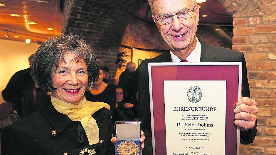  Dr. Peter Dohms mit Ehefrau Wiltrud bei der Verleihung der Jacobsleiter in der Teloy-Mühle in Lank-Latum. 