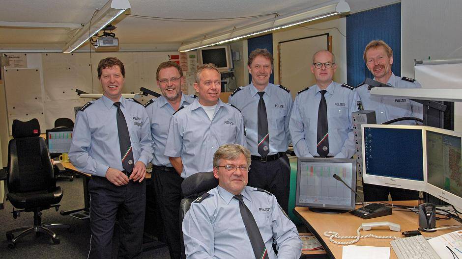 Das Team der Leitstelle der Polizei des Kreises Viersen ist für die Bürger rund um die Uhr ein kompetenter Ansprechpartner. Nicht nur in Notsituationen, sondern auch dann wenn verdächtige Beobachtungen gemacht werden. 