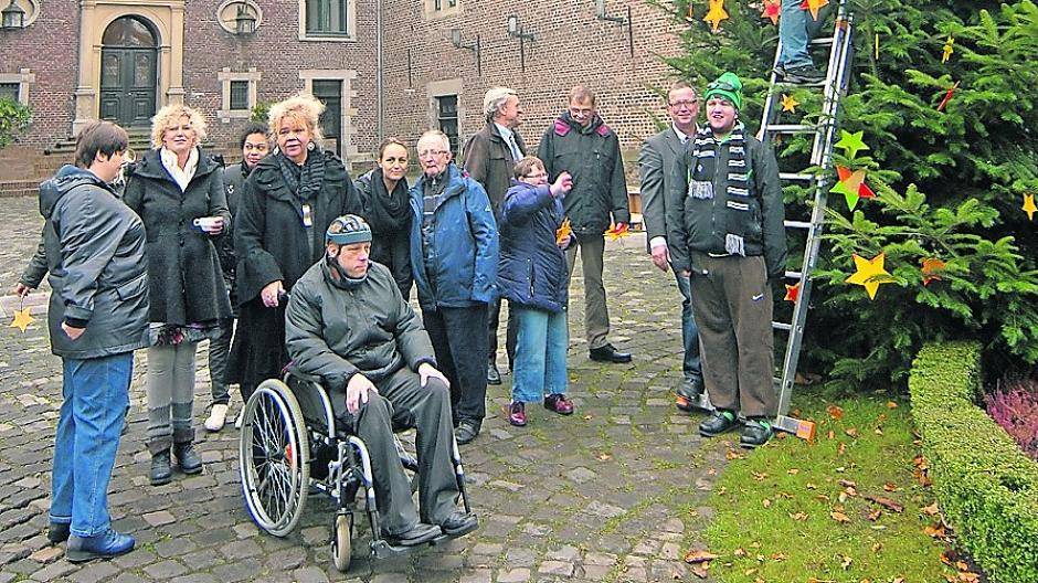 Bunte Sterne am Schlossbaum