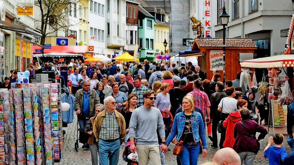 Der Moerser Frühling findet 2019 am 6. und 7. April statt. Das großes Stadtfest lockt mit verkaufsoffenem Sonntag, vielen Ständen und einem bunten Programm.