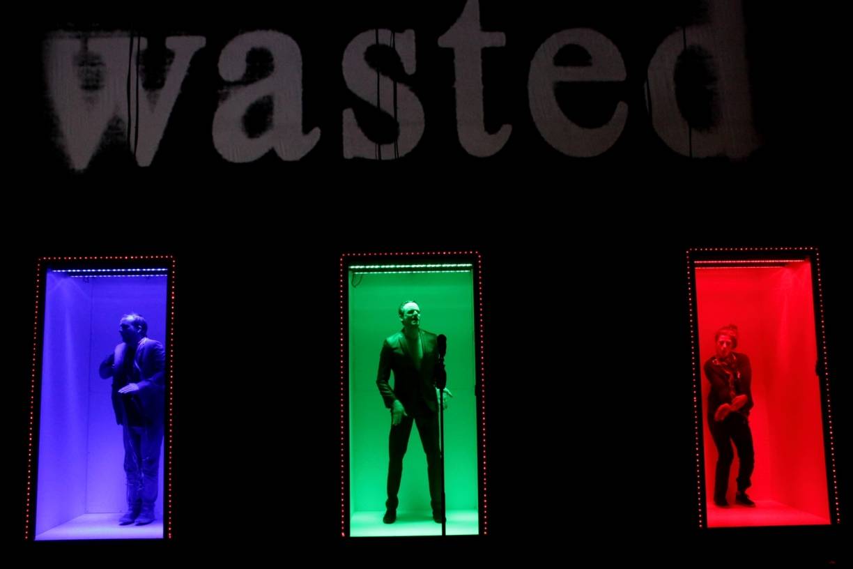  Gefangen im eigenen Leben: Zwei Männer und eine Frau unterziehen ihre Biografie einer kritischen, teils selbstquälerischen Prüfung. Hätte mein Leben anders verlaufen können? 