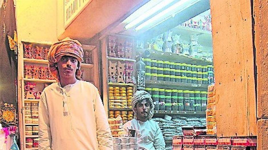  In den Souks Omans ist der Handel mit den „Tränen der Götter“, wie die Omani den Weihrauch nennen, noch heute Tradition.  