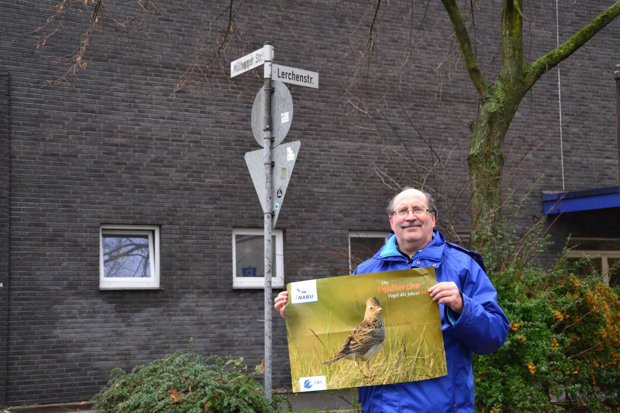 Die Lerchenstraße, wo Jürgen Hinke den Jahresvogel vorstellte, verdankt ihren Namen den Feldlerchen, die einst den hier siedelnden Bauern bis hierher gefolgt waren.