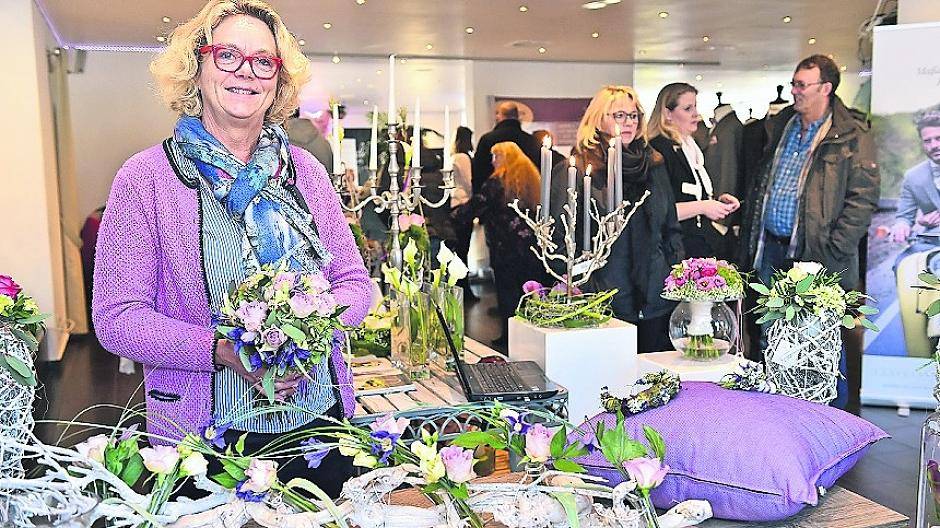 Brautsträuße und festliche Blumenarrangements für den Hochzeitstag präsentierte Margret Grütters vom Anrather Blumenhaus Grütters.