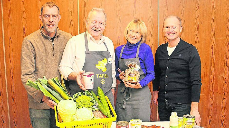  Freuen sich auf den Markt der Möglichkeiten: Ulli Dackweiler (Meerbusch hilft), die Ehrenamtler Jochen Petzold und Sabine Wimmer und Dirk Thorand (Meerbusch hilft). 