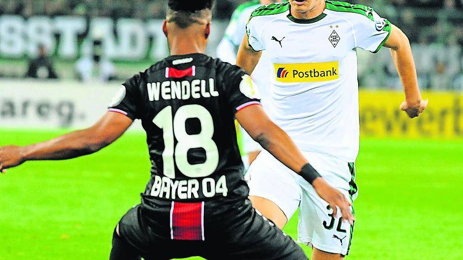  Florian Neuhaus (r.) trug vergangene Saison als Borussen-Leihgabe noch das Trikot des heutigen Gegners Fortuna Düsseldorf. 