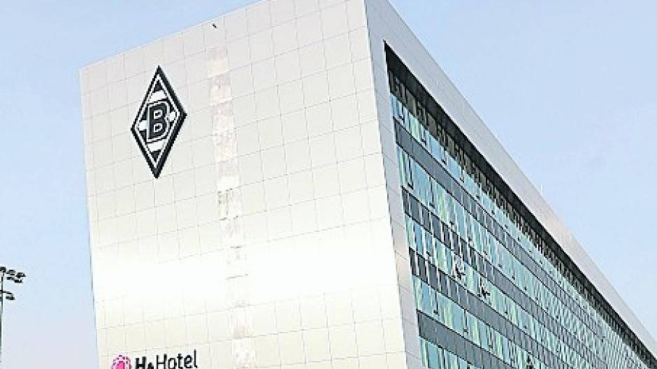 Das Hotel 8 Grad im Borussiapark ist eröffnet und aus der ehemaligen Radrennbahn am Volksgarten ist eine multifunktionale Sportanlage geworden. Das freut auch viele Skater.