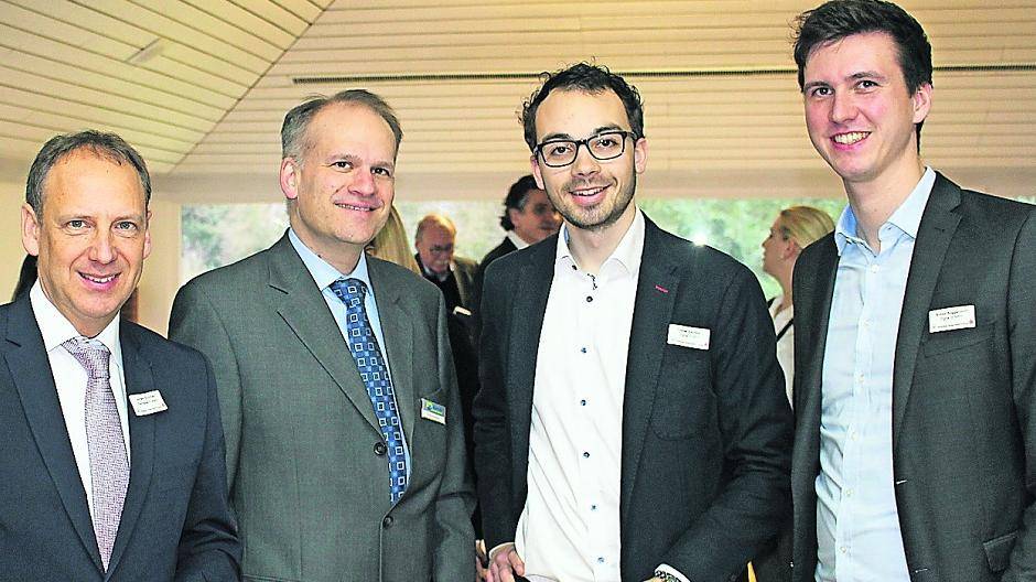 Gespräche zur Digitalisierung in Unternehmen führten (v.l.) Jochem Dohmen (Sparkasse Krefeld), Nettetals Bürgermeister Christian Wagner, Tobias Kaufmann und Simon Roggendorf (beide Digital in NRW/ WZL der RWTH Aachen).