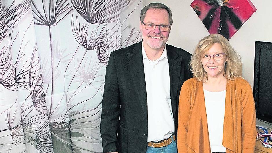  Das vielgereiste Paar Ralf Winkels und Sabine Treitz freut sich auf ein neues Abenteuer: Mit Fly&amp; Help geht es nach Ruanda. 