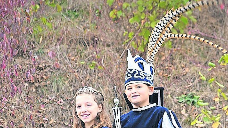  Das neue Kinderprinzenpaar der KG „Alles det met“: Sara Lena I. und Simon I. 