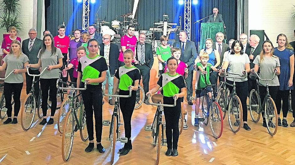  Die aktiven Sportler und die geehrten Mitglieder des „Blitz“ auf einen Blick. 