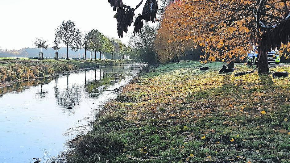 Reifen illegal in der Niers entsorgt