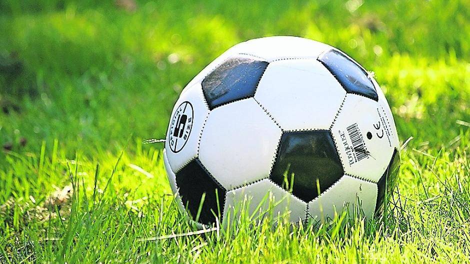  Am Donnerstag sendet WDR 5 live aus der Fohlen Sportsbar. Podiumsgäste und Publikum diskutieren über den Kommerz im Fußball.  