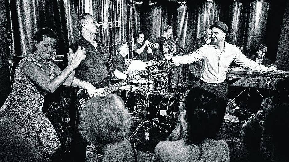  Cosmo Klein bringt am 25. Januar im Kunstwerk Wickrath Marvin Gayes unvergessliches Konzert aus London live auf die Bühne. 