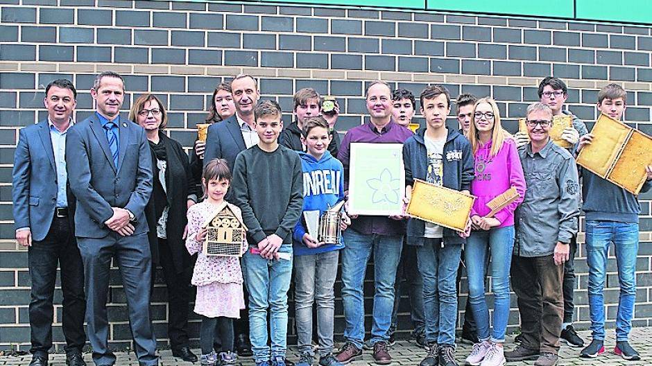  Die Bienen-AG durfte sich über ein Preisgeld von 1.000 Euro freuen. 