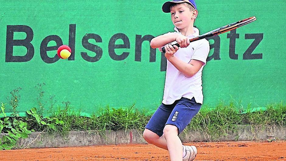  Constantin steht leidenschaftlich gerne auf dem Tennisplatz — und das sehr erfolgreich. 