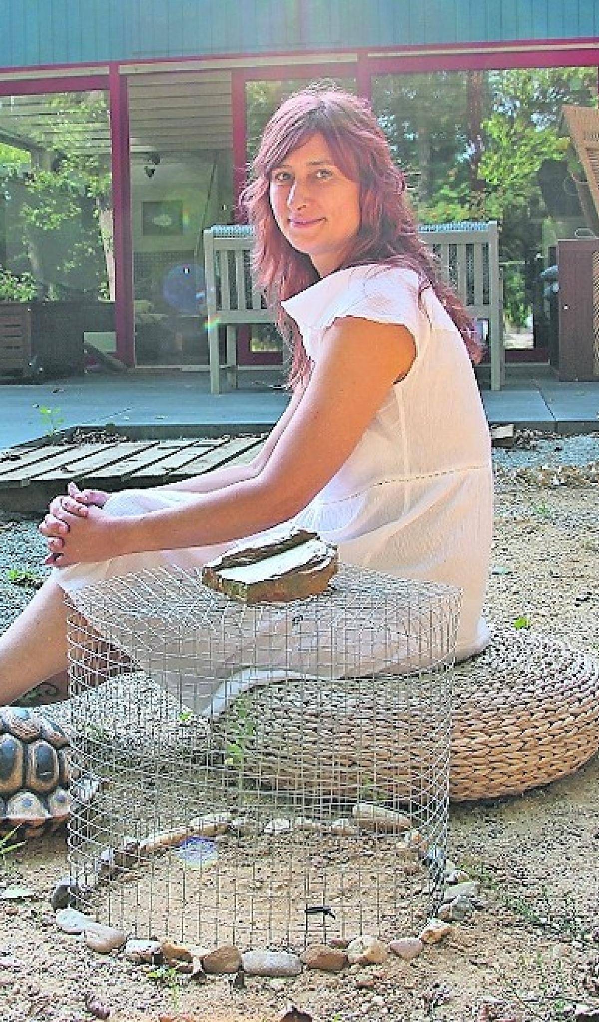 Um die etwa 20 Schildkröten-Eier vor Tieren zu schützen, hat Birke Heyer Hasendraht gespannt.