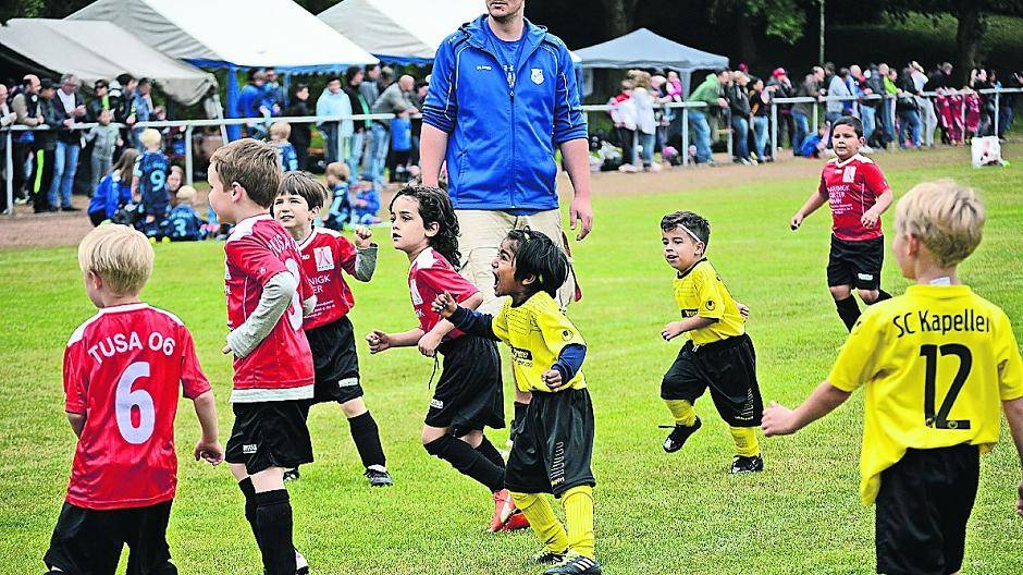 Am Samstag gingen die jüngsten Nachwuchskicker beim Pfingstturnier des SV Glehn an den Start.