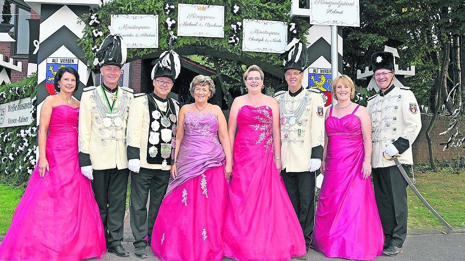  Das scheidende Königshaus der Schützenbruderschaft St. Notburga Viersen-Rahser rund um König Michael Genenger feiert am kommenden Wochenende mit allen Schützen und Bürgern großes Schützen- und Heimatfest. 